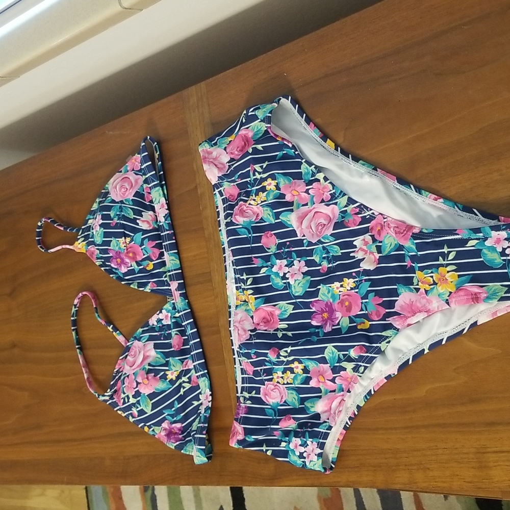 Brand new Cupshe 2 piece bathing suit
